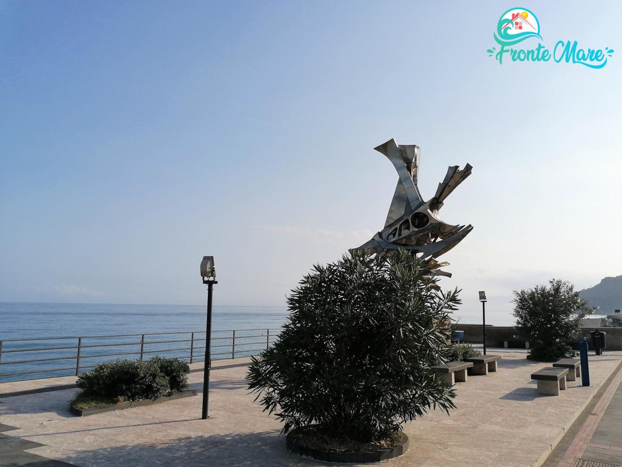 Casa Fronte Mare Vila Santa Teresa Di Riva Exterior foto