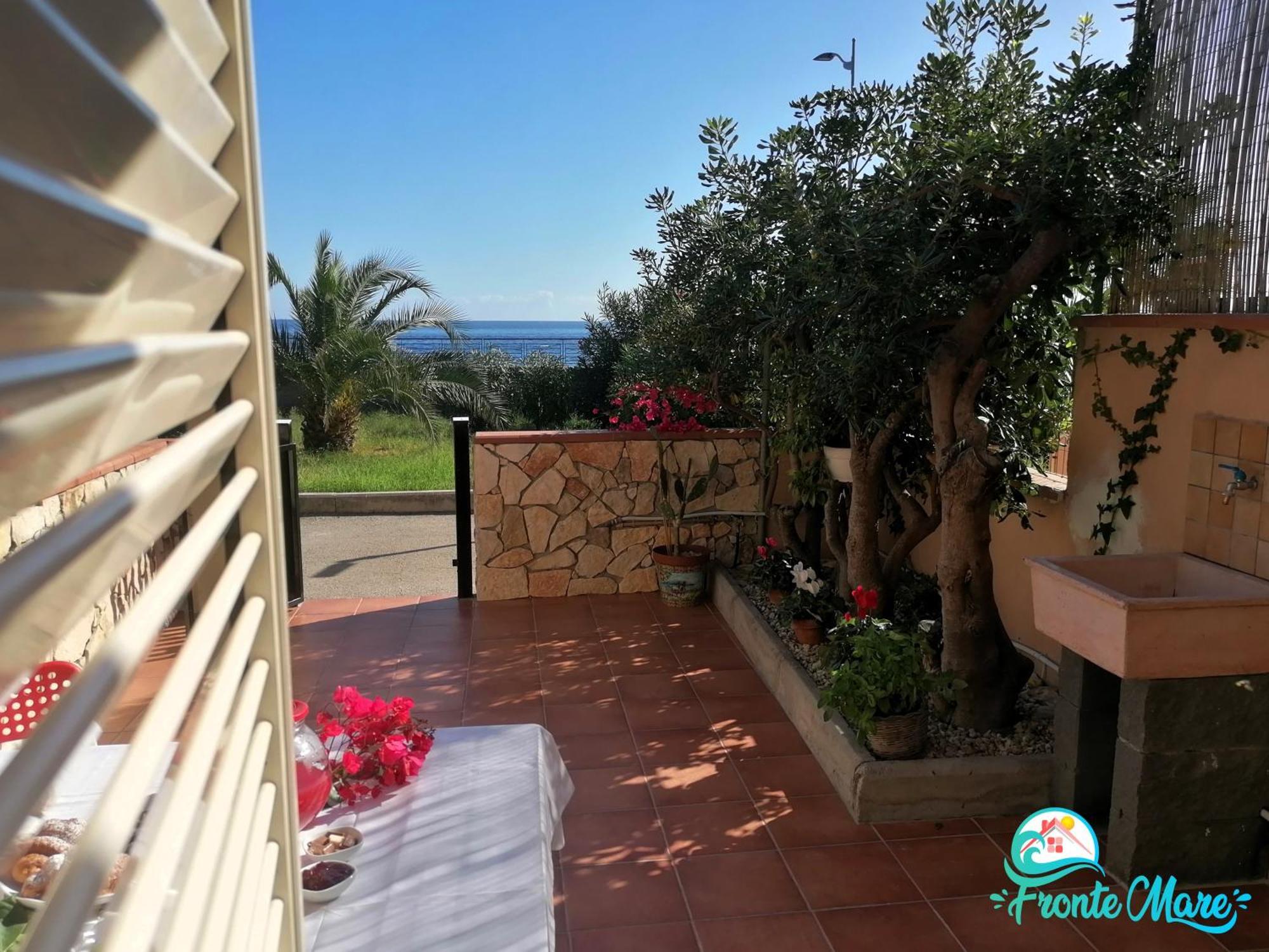Casa Fronte Mare Vila Santa Teresa Di Riva Exterior foto