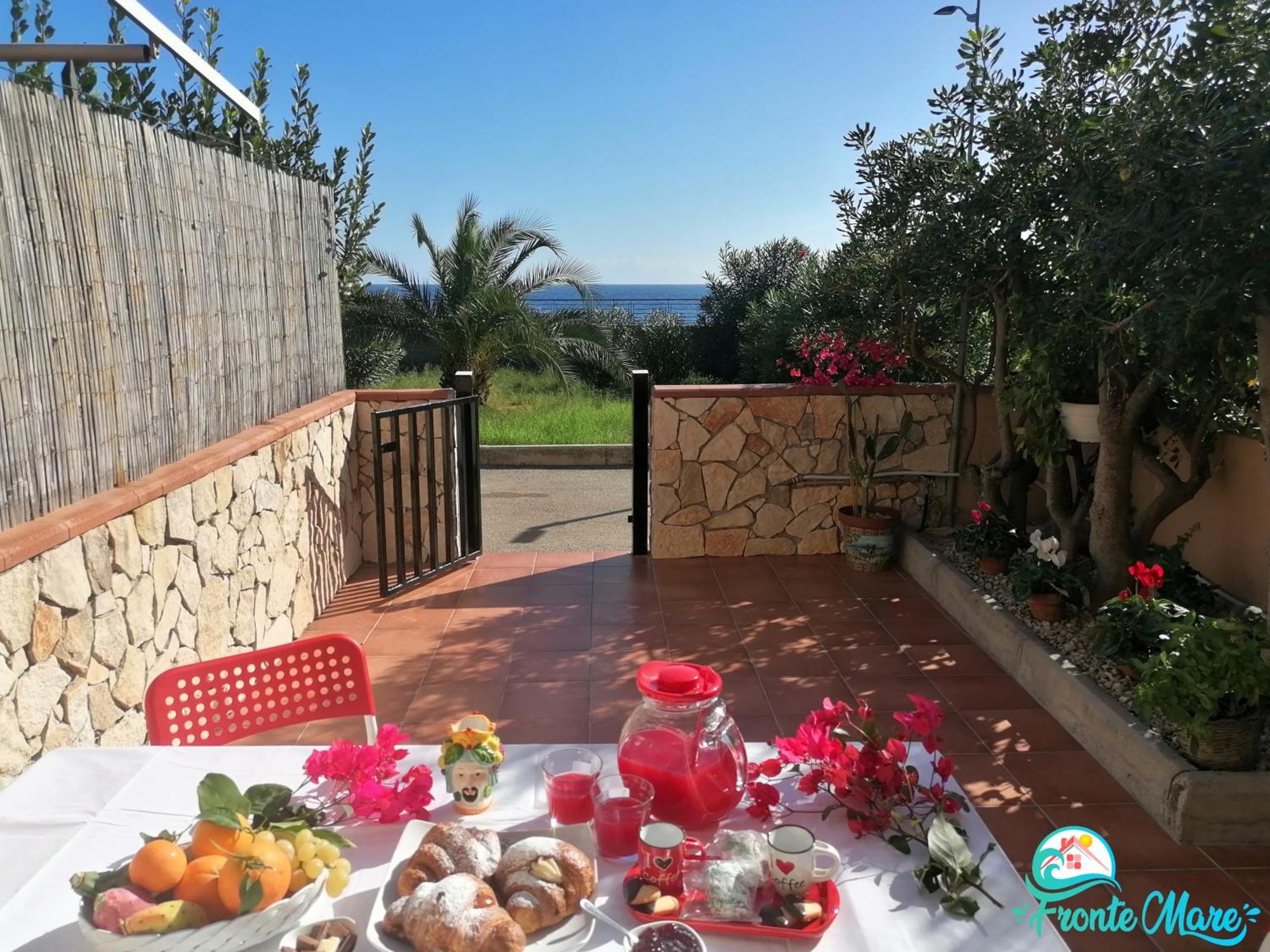 Casa Fronte Mare Vila Santa Teresa Di Riva Exterior foto
